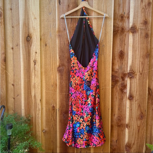 🌿 Black and Colorful Multi Floral Satin Halter Midi Dress 🌿 - Picture 7 of 12